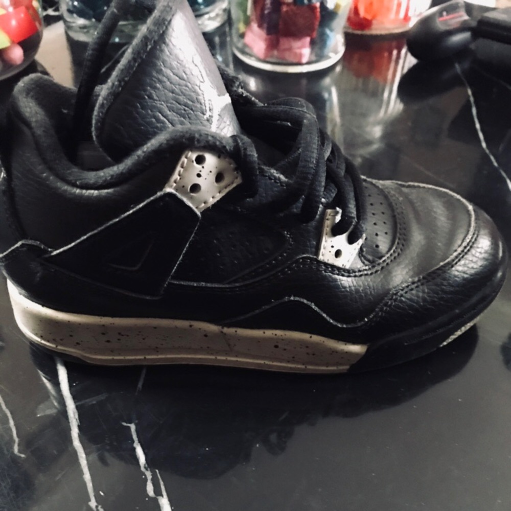 Shoe